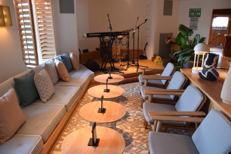 deck 07 - the Dock House