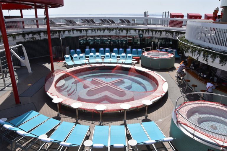 deck 15 - Well-Being Pool