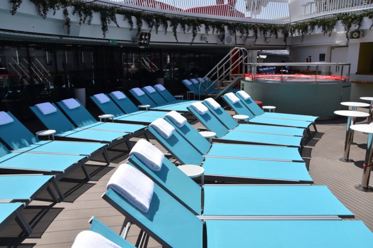 deck 15 - Well-Being Pool