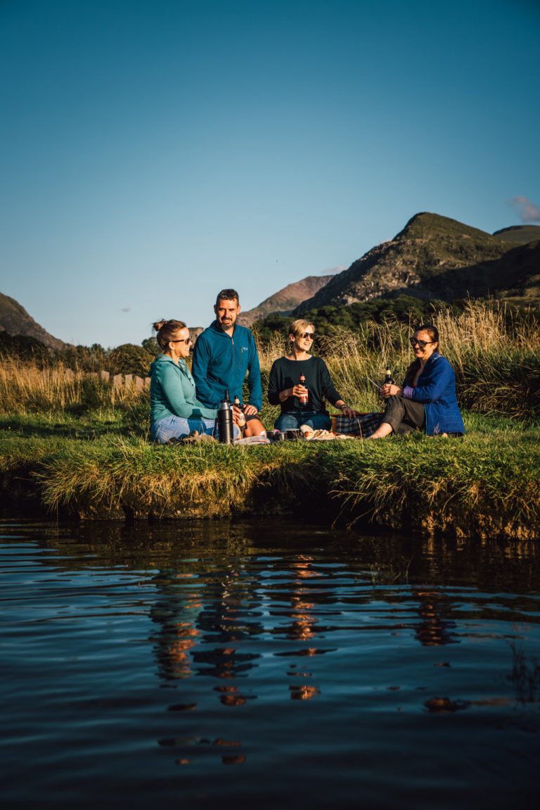 678466-picnic-at-llyn-padarn