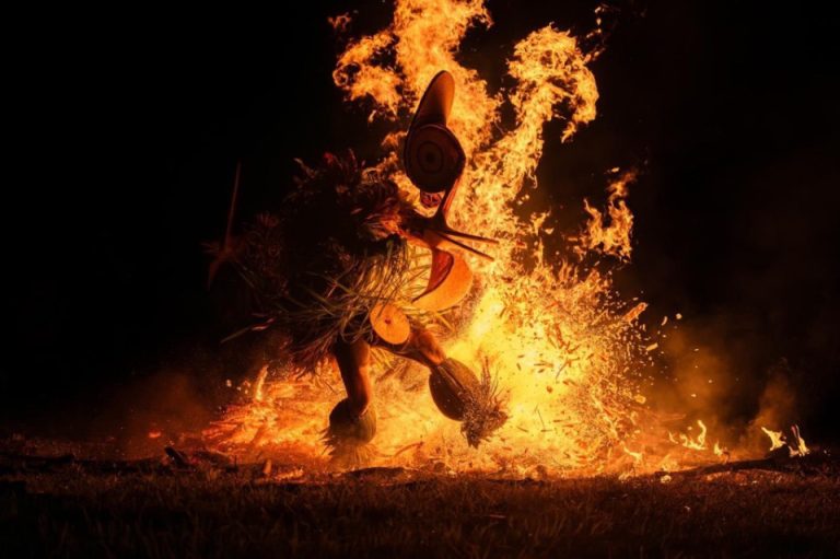 Fire_Dancer_at_PapuaNewGuinea_