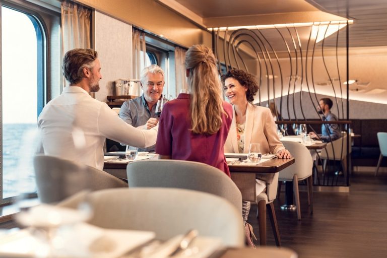 The_pop-up_fish_restaurant_Le_Petit_Poisson_ on_the_expedition_ships_Copyright_Hapag-Lloyd_Cruises