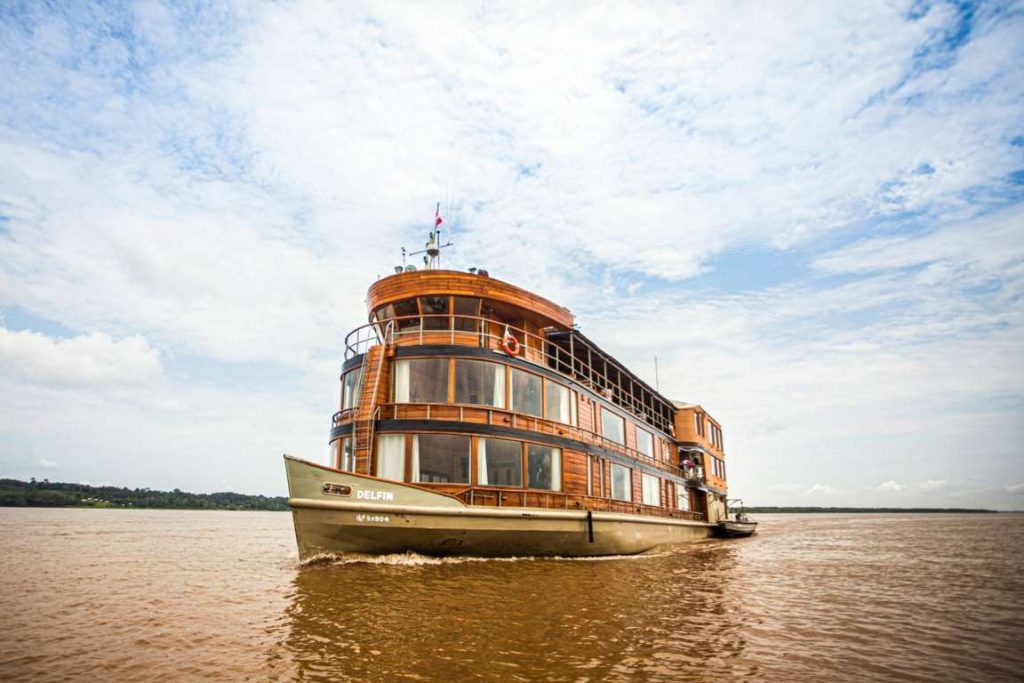 delfin-amazon-cruises-en-el-corazon-de-la-amazonia