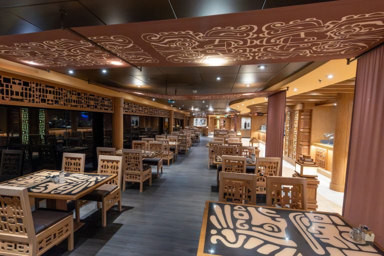 Buffet Restaurant_ Raoul Fiebig