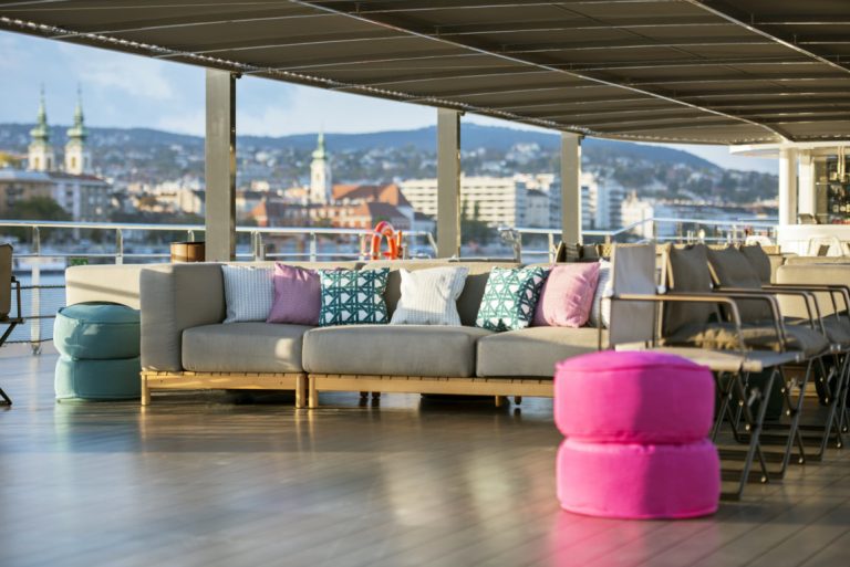 Riverside Bach sun deck