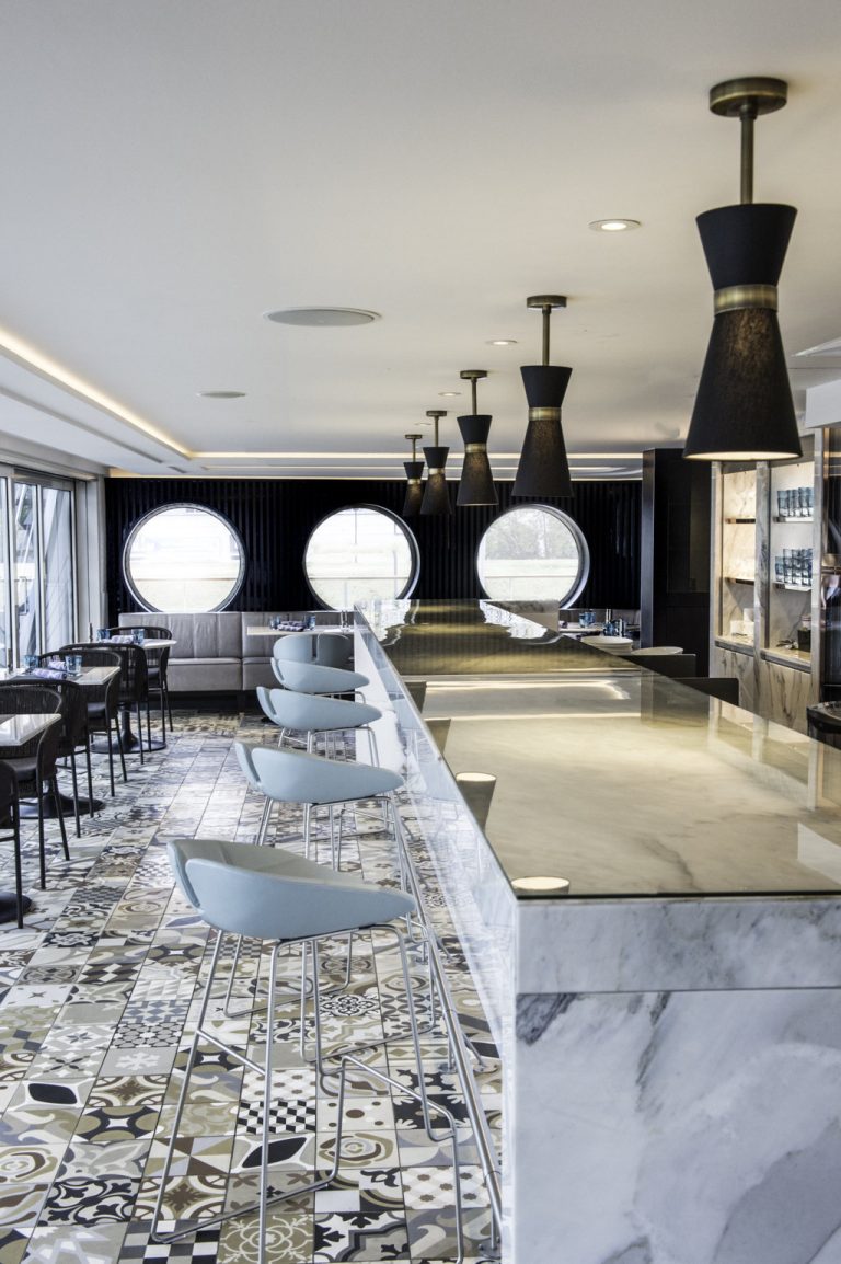 Riverside_Mozart_Blue_bar_and_Grill (1)