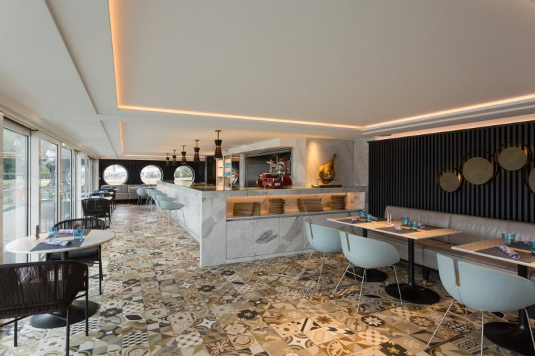 Riverside_Mozart_Blue_bar_and_Grill (2)