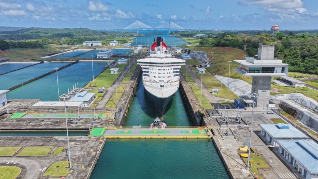queen-mary-2-transit-par-le-canal-de-panama