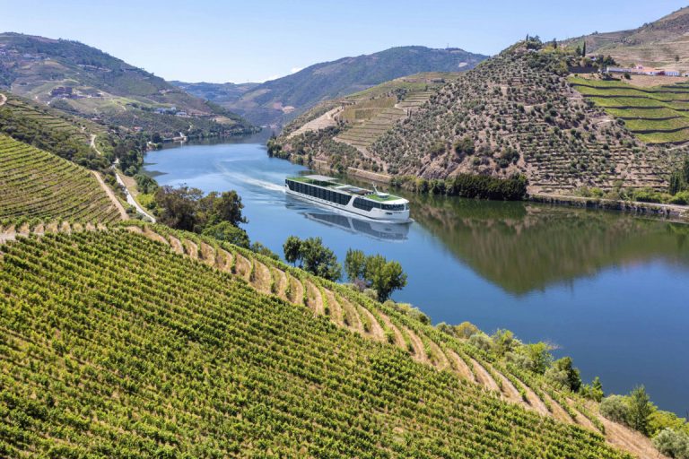 Scenic Aria Douro CGI