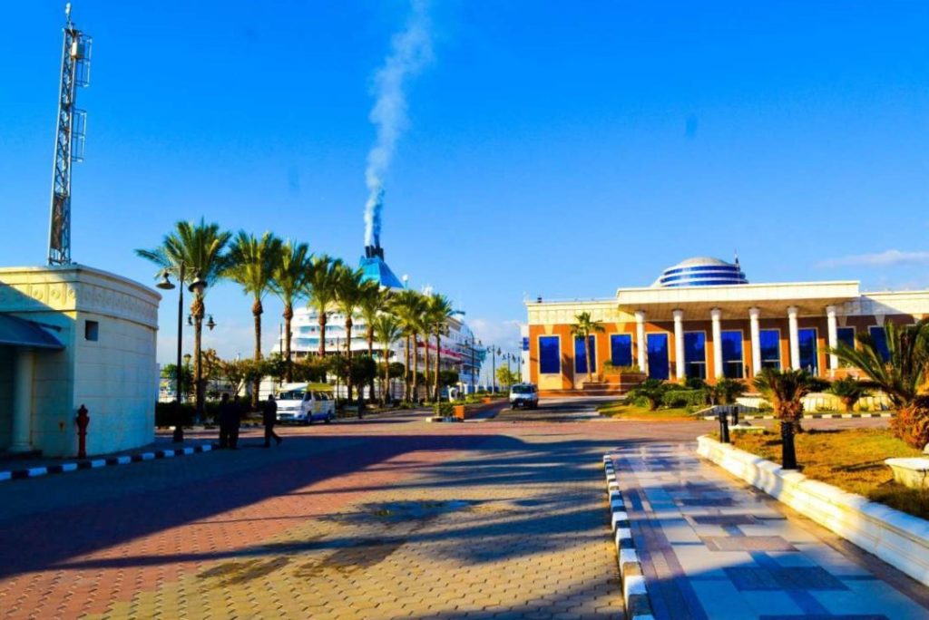 Astoria Grande läuft im Hafen von Alexandria ein
