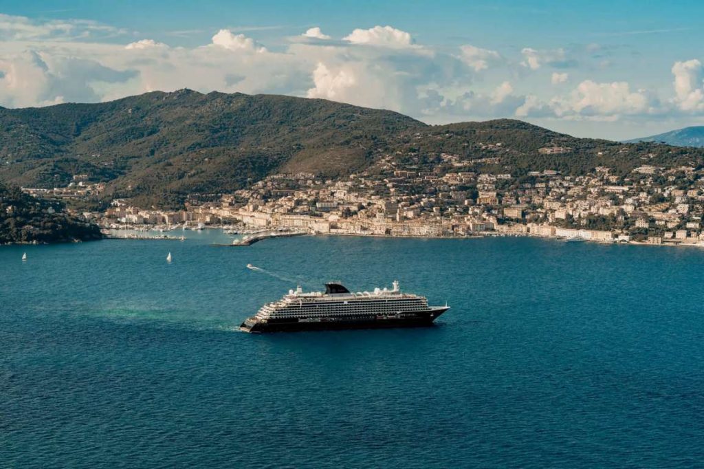 explora-iii-une-destination-de-luxe-en-pleine-mer