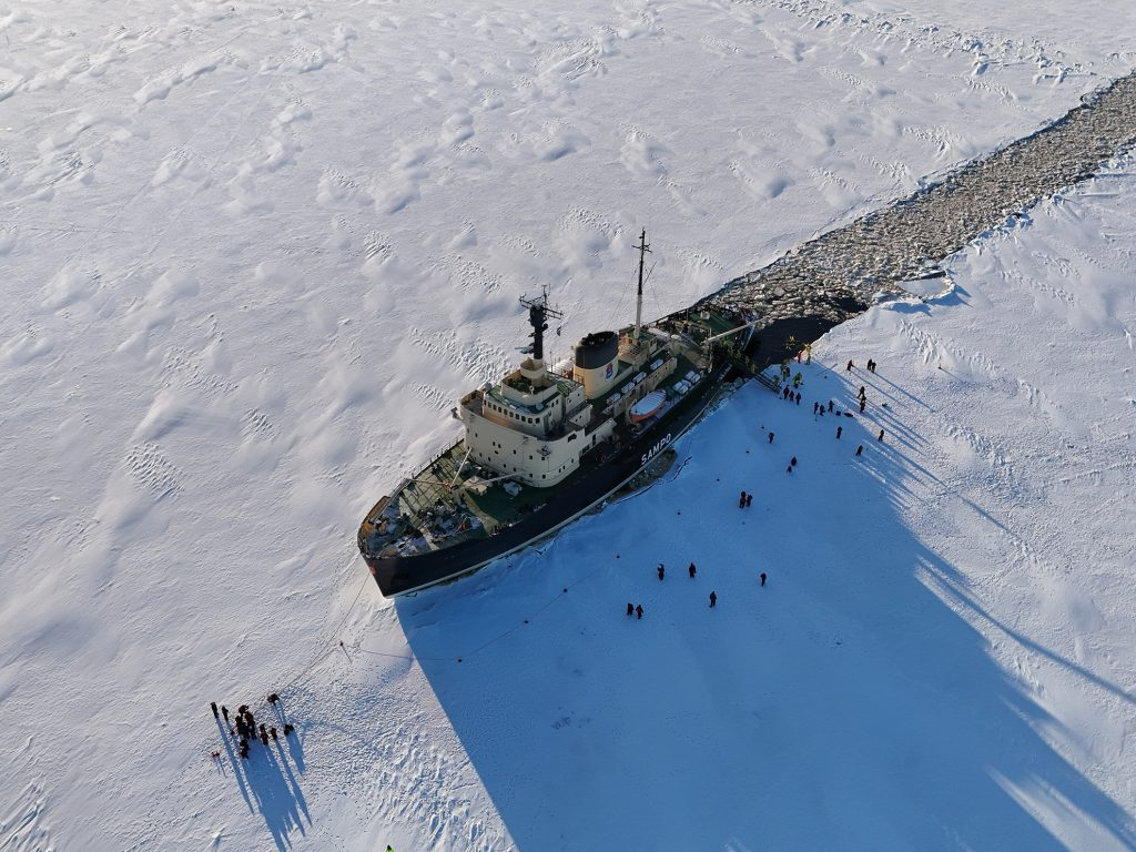 the-legendary-icebreaker-sampo-arrives-in-turku