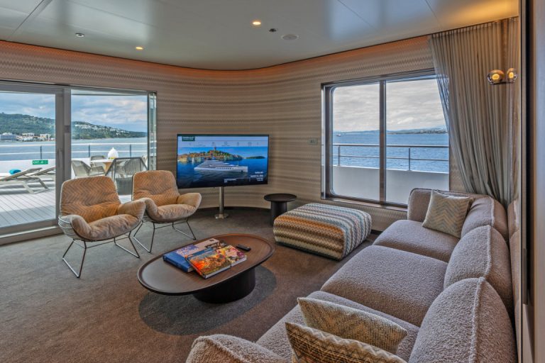 Emerald-Kaia-Owners-Suite