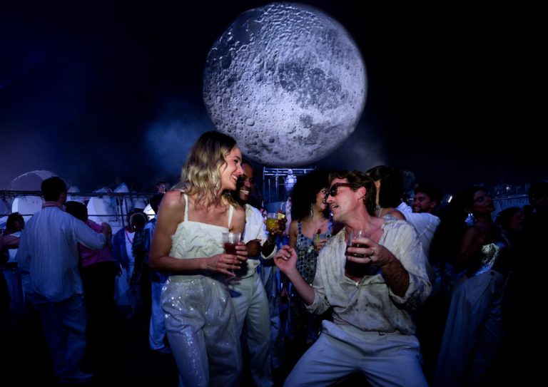 GUADELOUPE BAY_White moon party_H GUADELOUPE BAY_White moon party_H