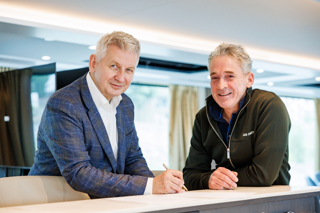 Thomas Rooch signs the handover of the Century Star with Chris Kornet, CEO of Concordia Damen Shipbuilding Thomas Rooch signs the handover of the Century Star with Chris Kornet, CEO of Concordia Damen Shipbuilding