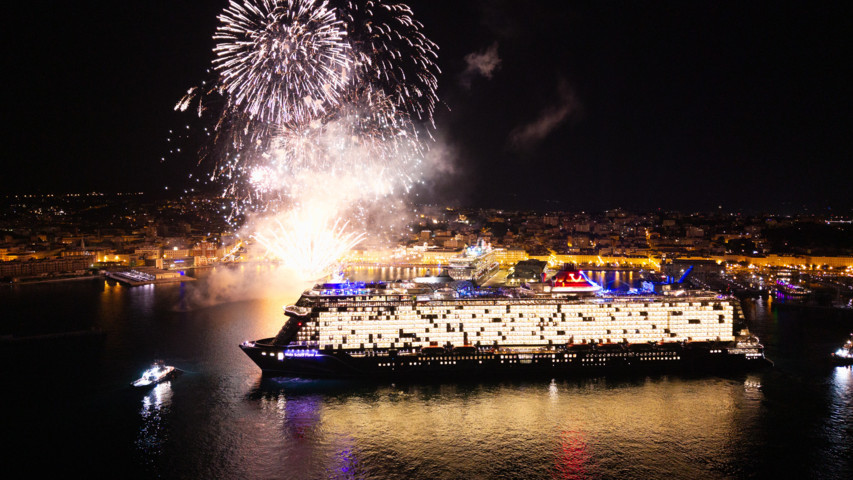tui-cruises-celebrates-the-baptism-of-mein-schiff-flow