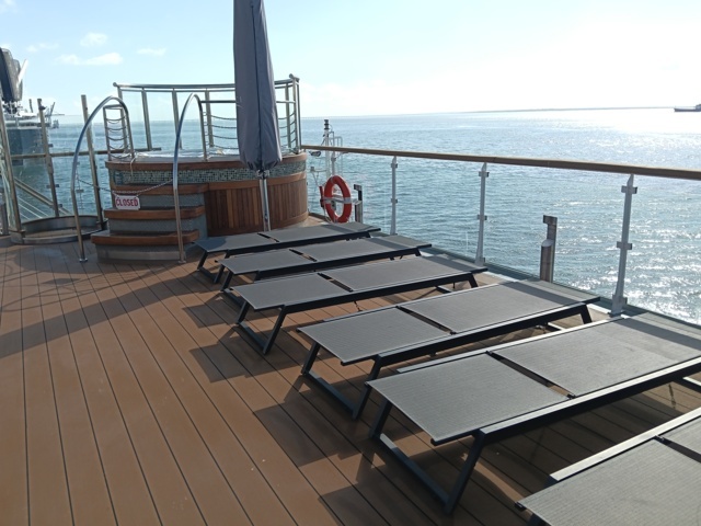 Deck 7 - Swimming pool Deck 7 - Swimming pool