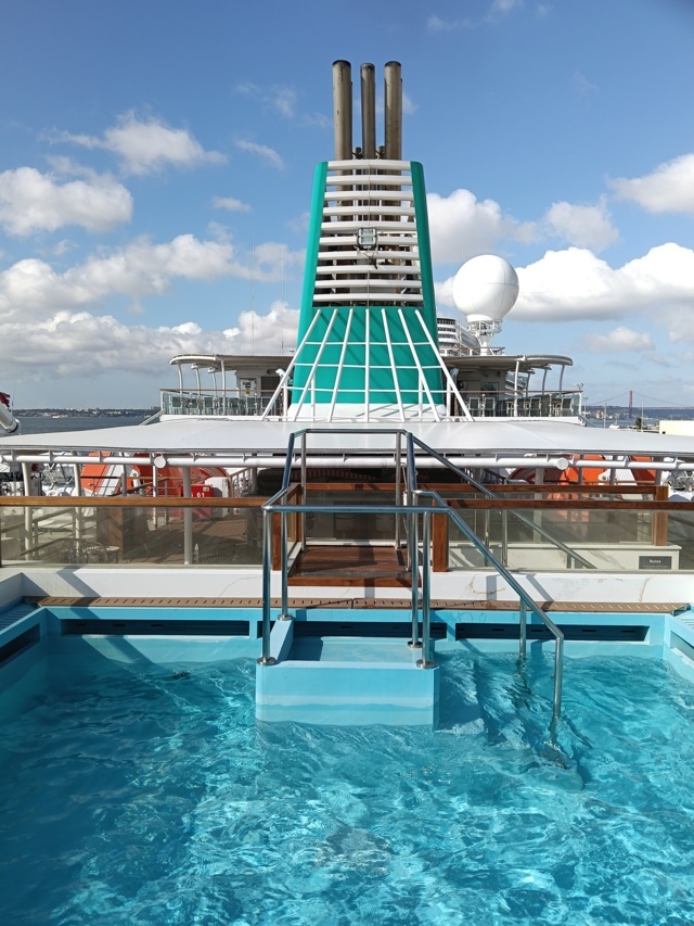 Deck 7 - Swimming pool Deck 7 - Swimming pool